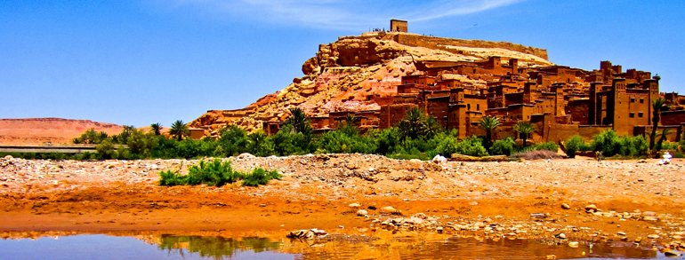 Kasbahs d'Aït Ben Haddou près de Ouarzazate au coucher du soleil
